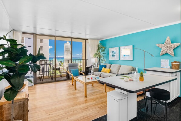 Relax and enjoy in this very spacious condo with a beautiful ocean view.