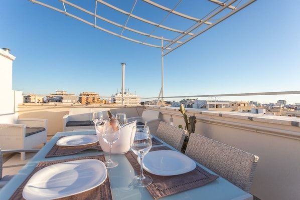 Outdoor dining