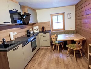 Countertop, Cabinetry, Kitchen Sink, Sink, Property, Table, Kitchen, Azure, Wood, Tap