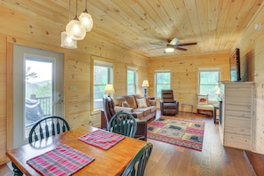 Dining Area | Dishware & Flatware Provided