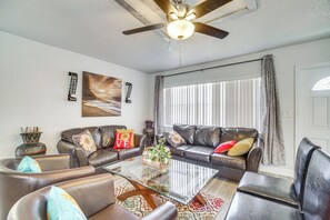 Living Room | Free WiFi | Central A/C & Heat