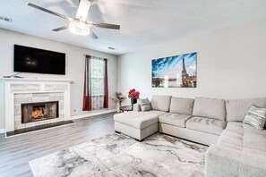 Living Room | Free WiFi | Central Heating & A/C | Smart TV | 1st Floor