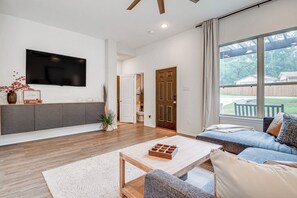 Living Room | 1st Floor | Smart TV | Free WiFi