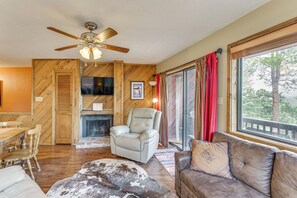 Living Area | Smart TV | Gas Fireplace | Main Floor
