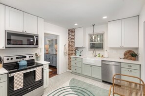 Spacious and bright kitchen with seating, perfect for enjoying your time while cooking – directly flows into the dining room