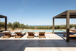 The exterior of Villa Porto Cali covers 350 m2