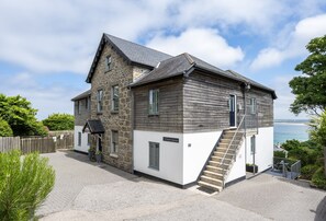 Welcome to 4 Fernhill, situated just a stone's throw from Carbis Bay and a short distance from St Ives