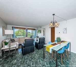 11-web-or-mls-Dining & Living Room-3