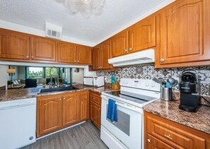 16-web-or-mls-Kitchen 3-2