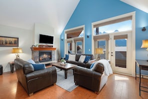 Living room 4