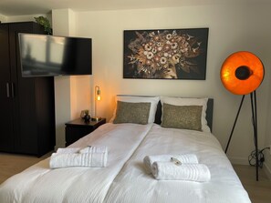 Enjoy free laundry and a luxurious stay in this bright Bed en Koffie near Beekse Bergen.
Geniet van gratis wasfaciliteiten en een luxe verblijf in deze lichte Bed en Koffie nabij Beekse Bergen.
Genieße kostenlosen Waschservice und luxuriösen Aufenthalt im hellen Bed en Koffie nahe Beekse Bergen.