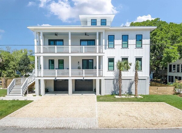 Welcome to Amalfi Palms, 2401 Cameron Blvd, Isle of Palms SC