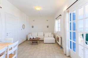 Living room with access to the balcony