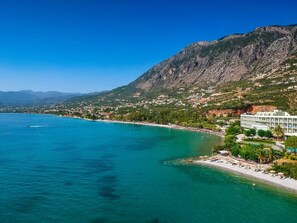 Almyros pebbly beach (700m)