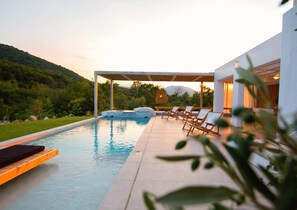Private pool area