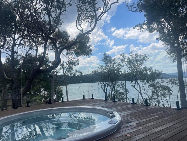 Outdoor spa tub