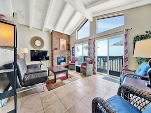 Living Room & Tv