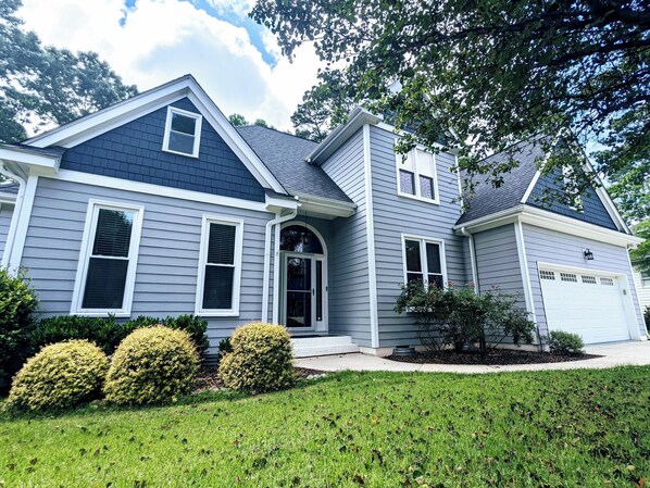 Enjoy the 5 bedroom house at the end of the quiet Cul-De-Sac