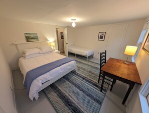 Newly Renovated Charming West Tisbury Retreat