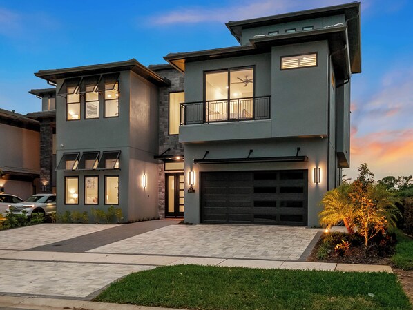 Royal Palm Front Exterior in the Evening. The Perfect Orlando Vacation Vila for Your Family