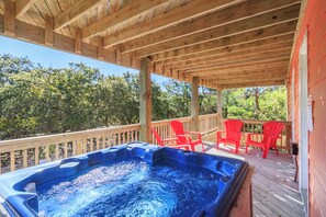 Mid Level Deck with Hot Tub