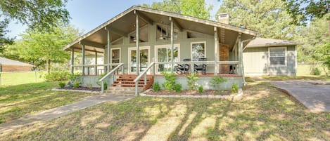 Gun Barrel City Vacation Rental | 3BR | 2BA | Step-Free Entry | 1,400 Sq Ft