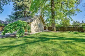 Shared Backyard | Fenced In | Picnic Table