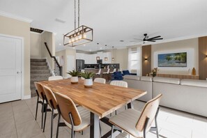 2742 Oxymoron Way (5).jpg
