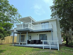 Upper Deck & Lower deck. Perfect to sip a cold drink, dine al fresco & unwind. 