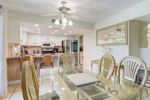 Dining Table | Dishware & Flatware