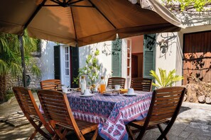 Outdoor dining