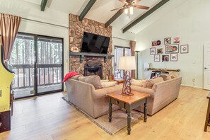 Living Room | Free WiFi | Board Games | Fireplace | Smart TV