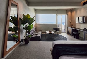 Superb Santorini Villa | Villa Toraido | 1 Bedroom Suite | Outdoor Hot Tub | Spectacular Caldera View | Firostefani