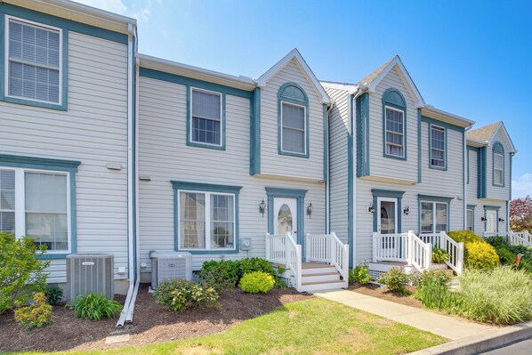 Ocean View Vacation Rental | 3BR | 2.5BA | 1,100 Sq Ft | Stairs Required