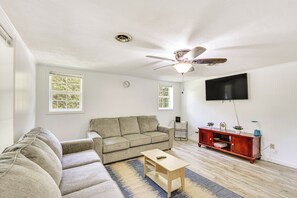 Living Room | Smart TV w/ Amazon Prime Streaming