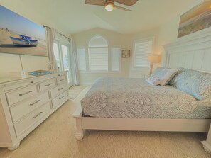 3rd flr Master bedroom & private deck w/ocean views and large ensuite bathroom. 