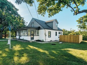 Spacious Yard & Private Outdoor Patio w/ Hot Tub, Propane Firepit & Grill