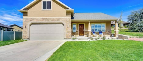 South Jordan Vacation Rental | 4BR | 3BA | 4,500 Sq Ft | 3 Steps to Enter