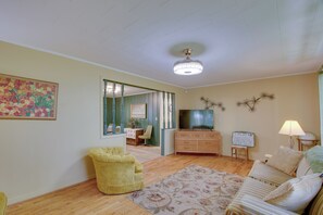Living Room | Flat-Screen TV