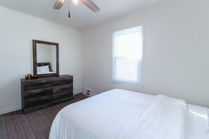 Second bedroom with queen size bed.