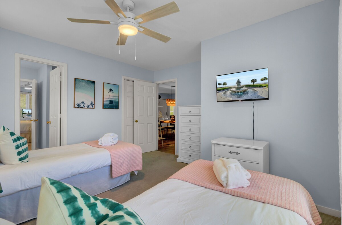 Ion by AvantStay | Walk to Beach, Dining, Shopping | Central Location | Deck