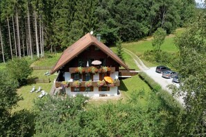 Außenseite Ferienhaus [Sommer]