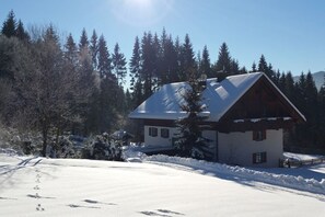 Außenseite Ferienhaus [Winter]