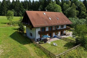 Außenseite Ferienhaus [Sommer]