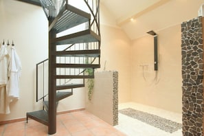Entrance / Reception
