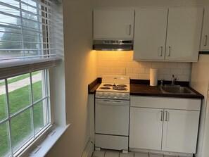Newly renovated 1bd clean and bright apartment close to train! Soon furnished.