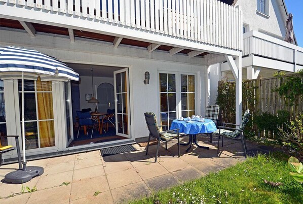Stugans exteriör [sommar]