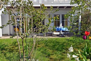 Stugans exteriör [sommar]