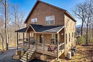 Welcome to your Gatlinburg Oasis. This 3200 SF cabin is great for large gatherings.