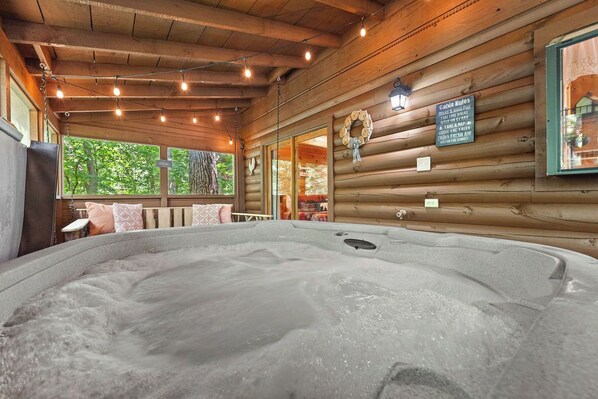 Outdoor spa tub